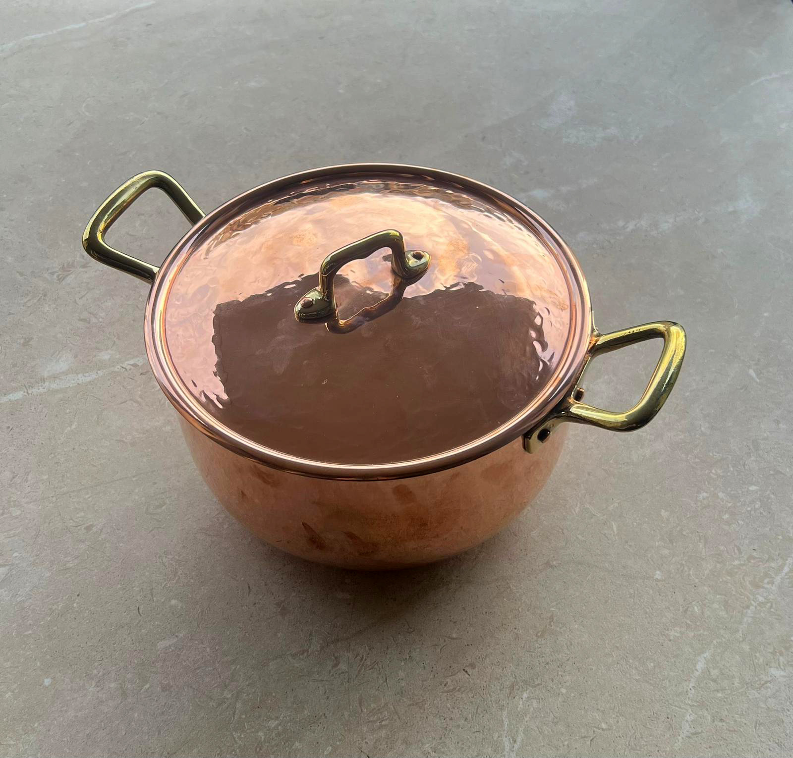 SS - Rounded Two Handle Casserole Pot in Copper Ø22cm, Height 12cm w/LID