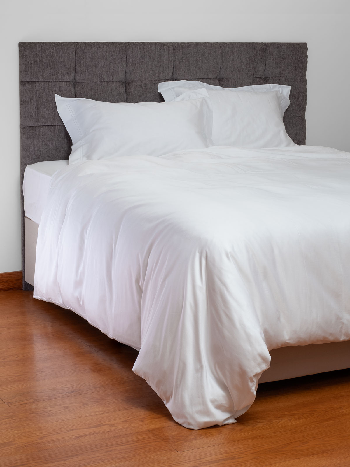 The Double Hemstitch 300 Thread Count Bed Set in White Satin